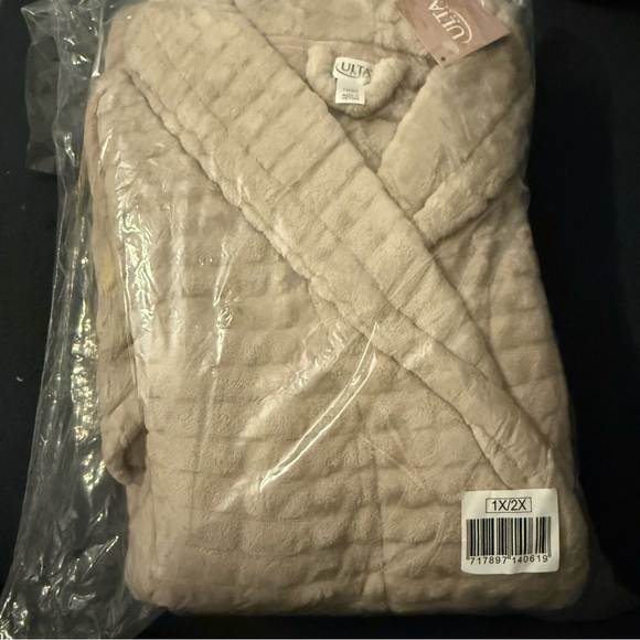 Ulta Beauty Cozy Bathrobe - Picture 2 of 5